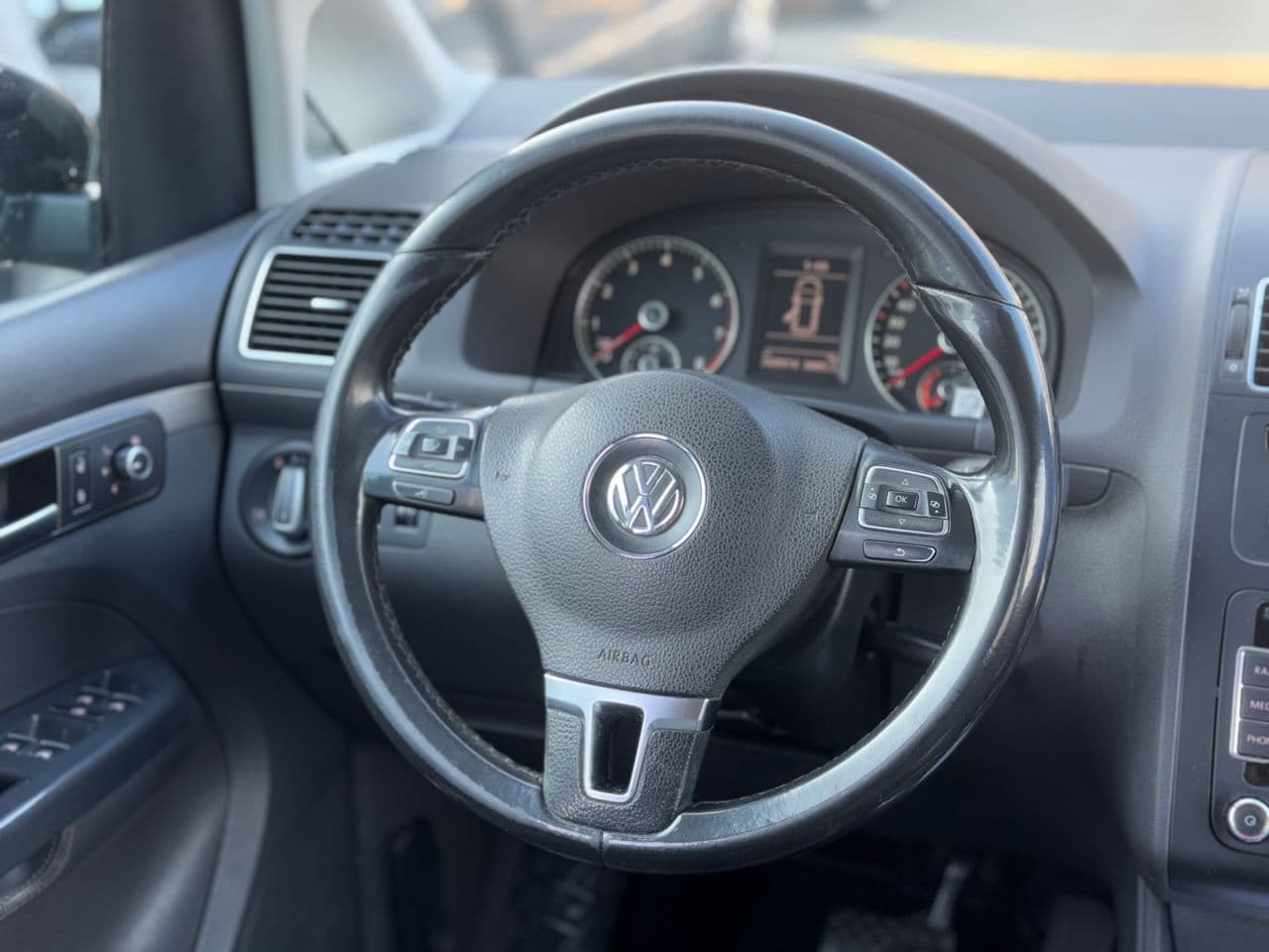 2012 Volkswagen Touran — Miniatură 10