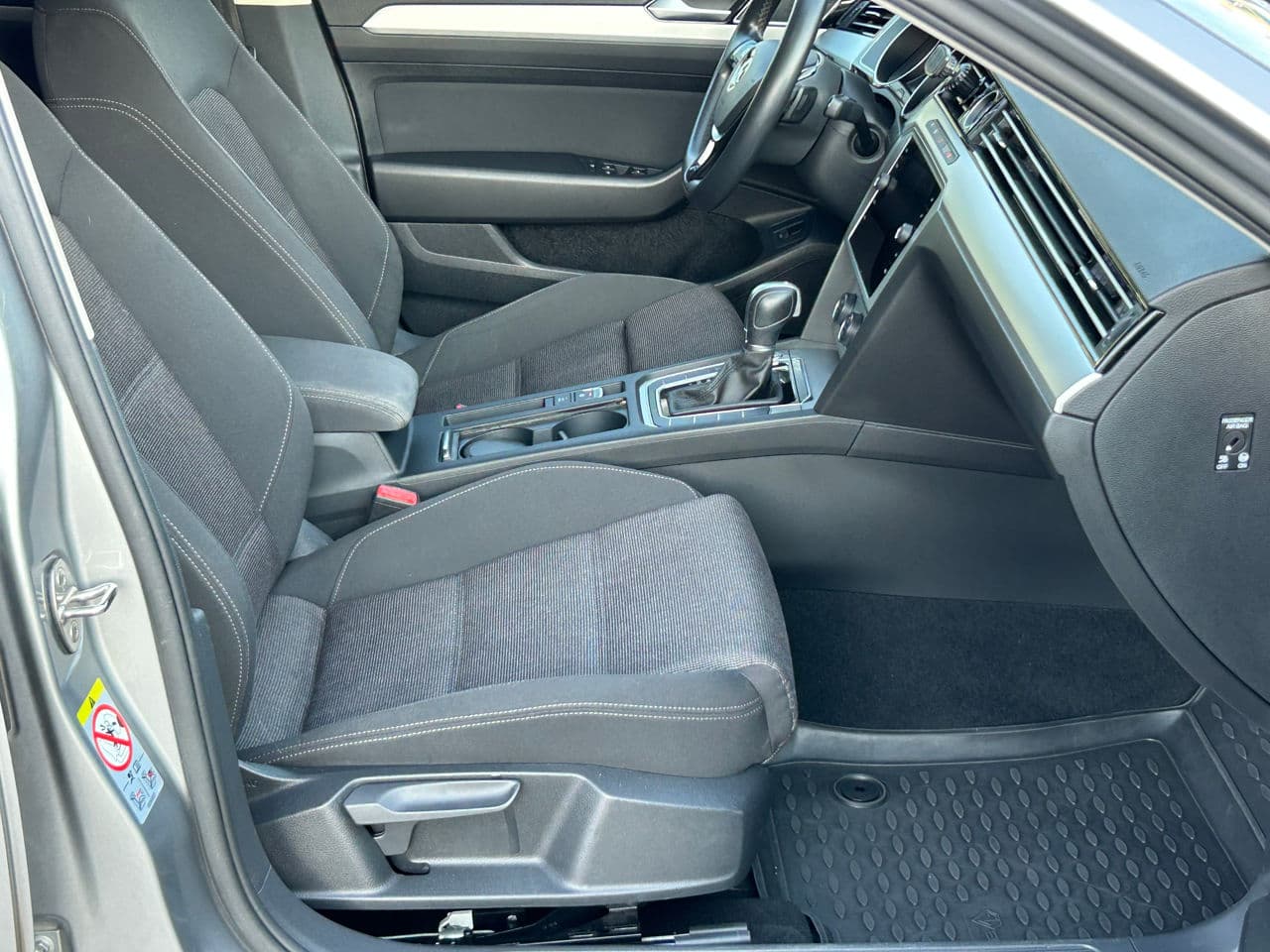 2019 Volkswagen Passat — Miniatură 14