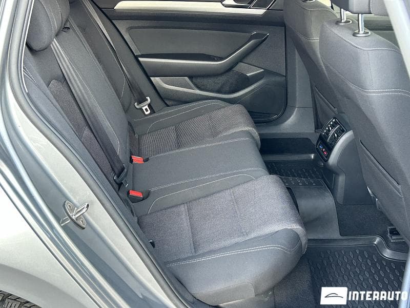2019 Volkswagen Passat — Miniatură 17