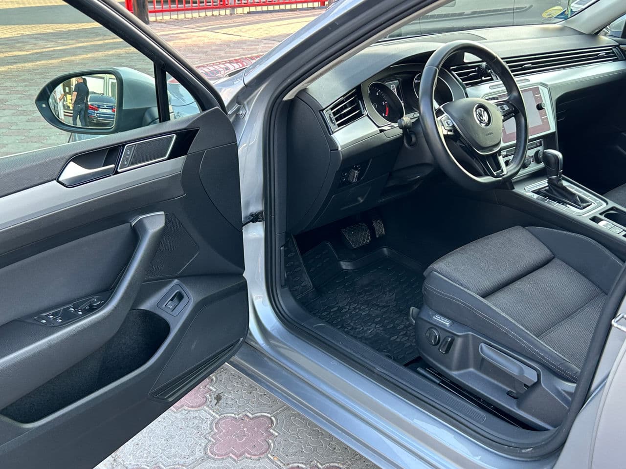 2019 Volkswagen Passat — Miniatură 5