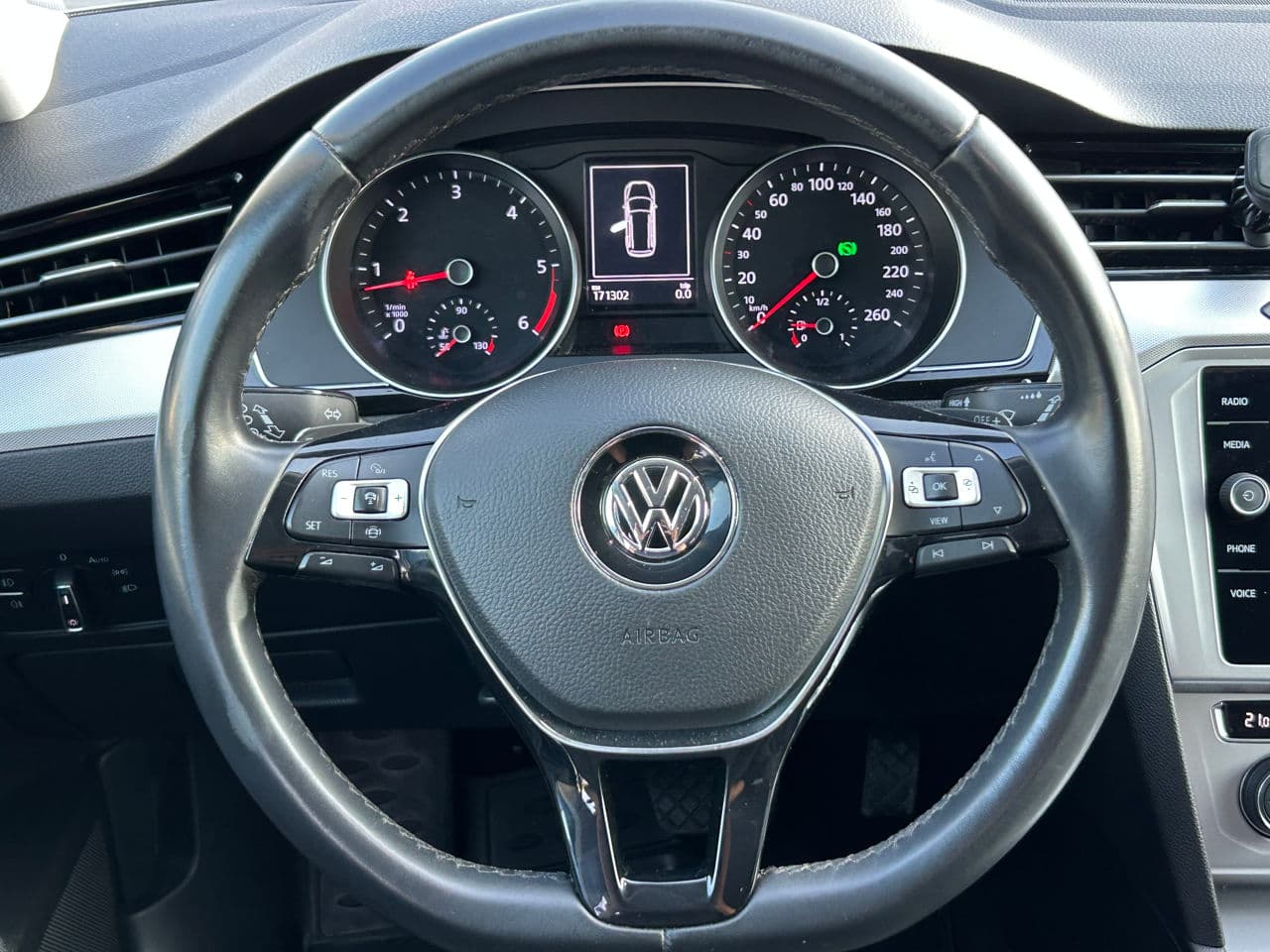 2019 Volkswagen Passat — Miniatură 10