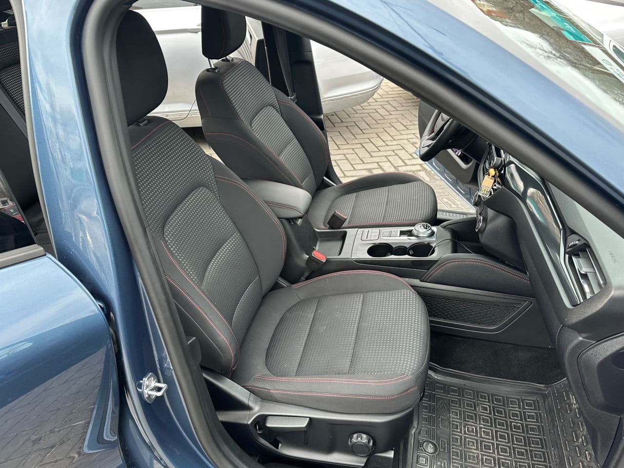 2022 Ford Kuga — Miniatură 6