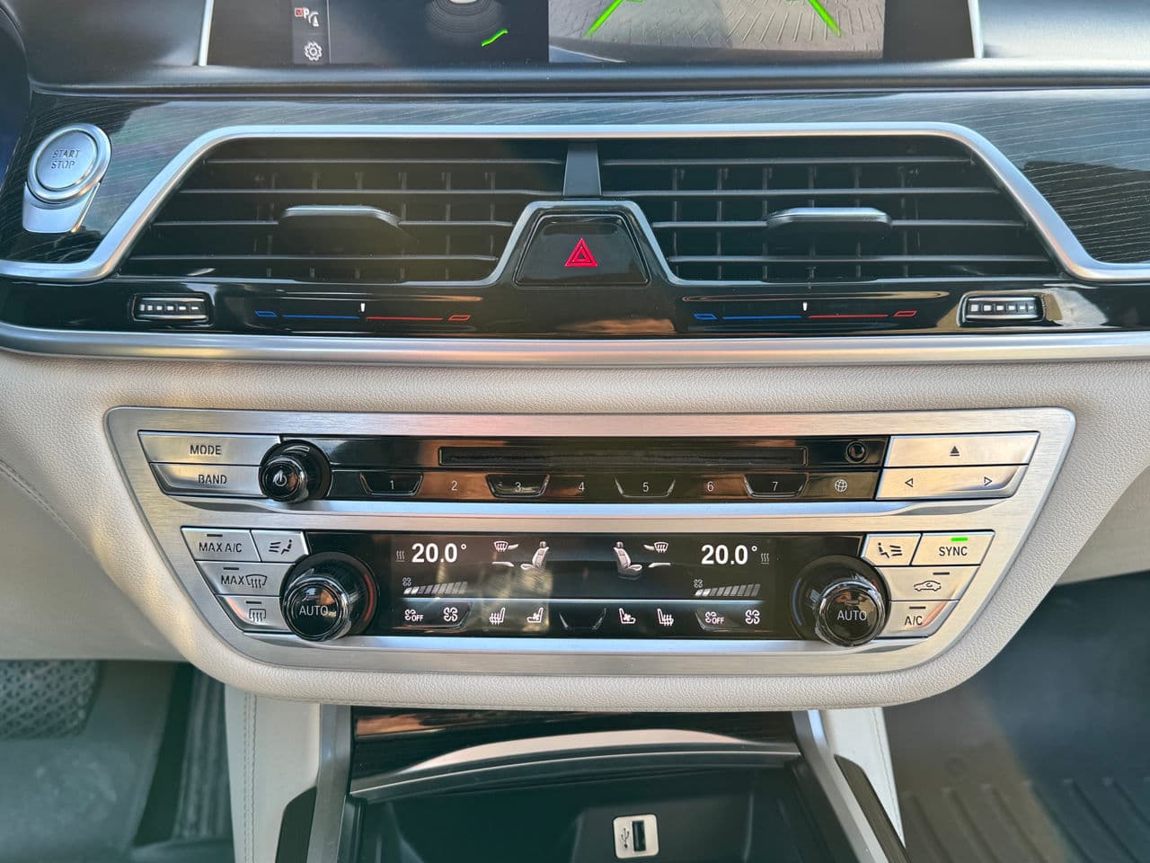 2017 BMW 740e — Miniatură 12