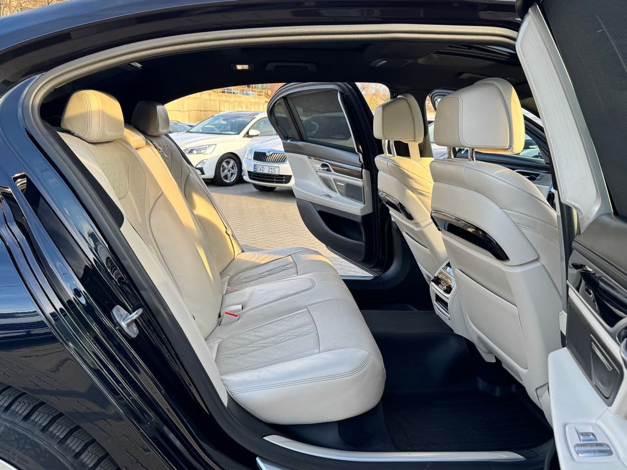 2017 BMW 740e — Miniatură 16