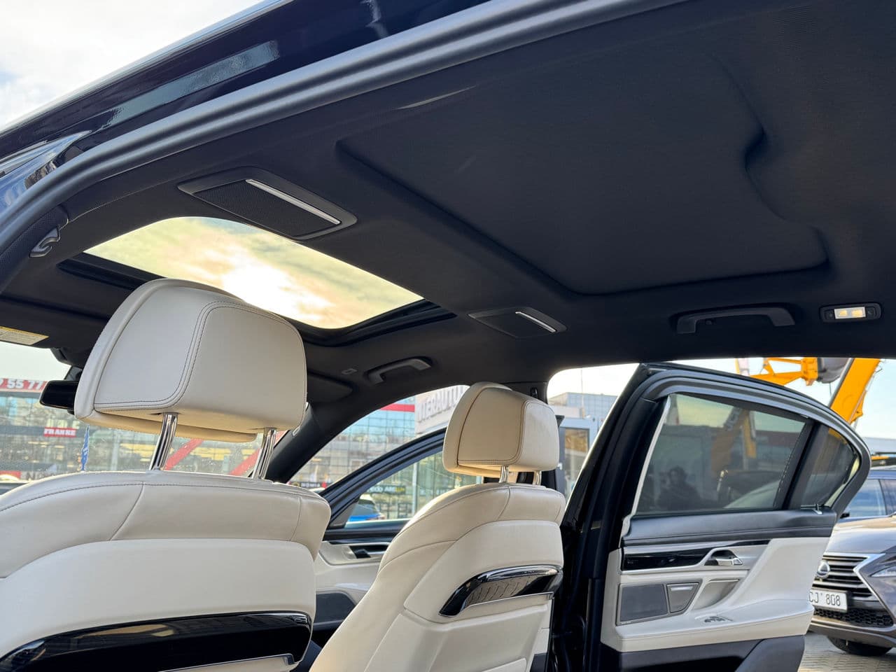 2017 BMW 740e — Miniatură 15