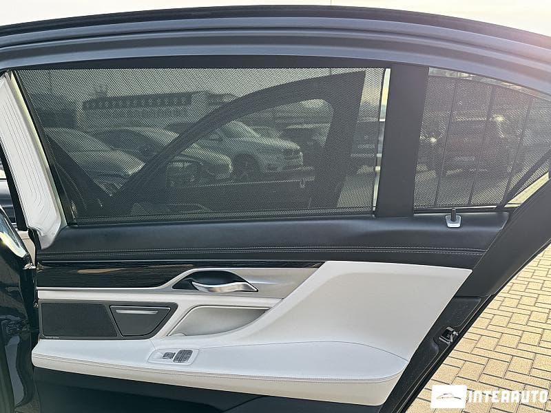 2017 BMW 740e — Miniatură 26