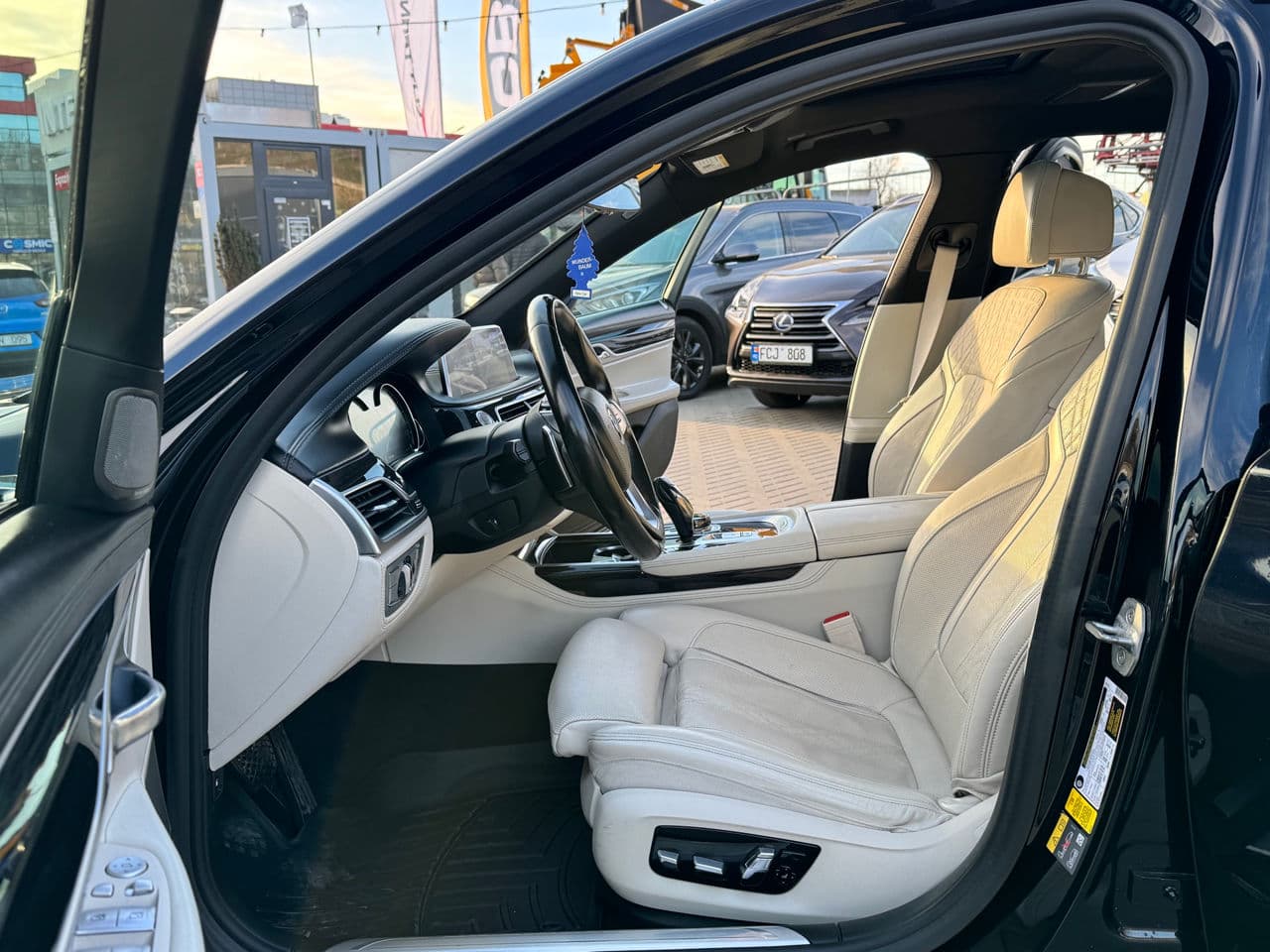 2017 BMW 740e — Miniatură 7