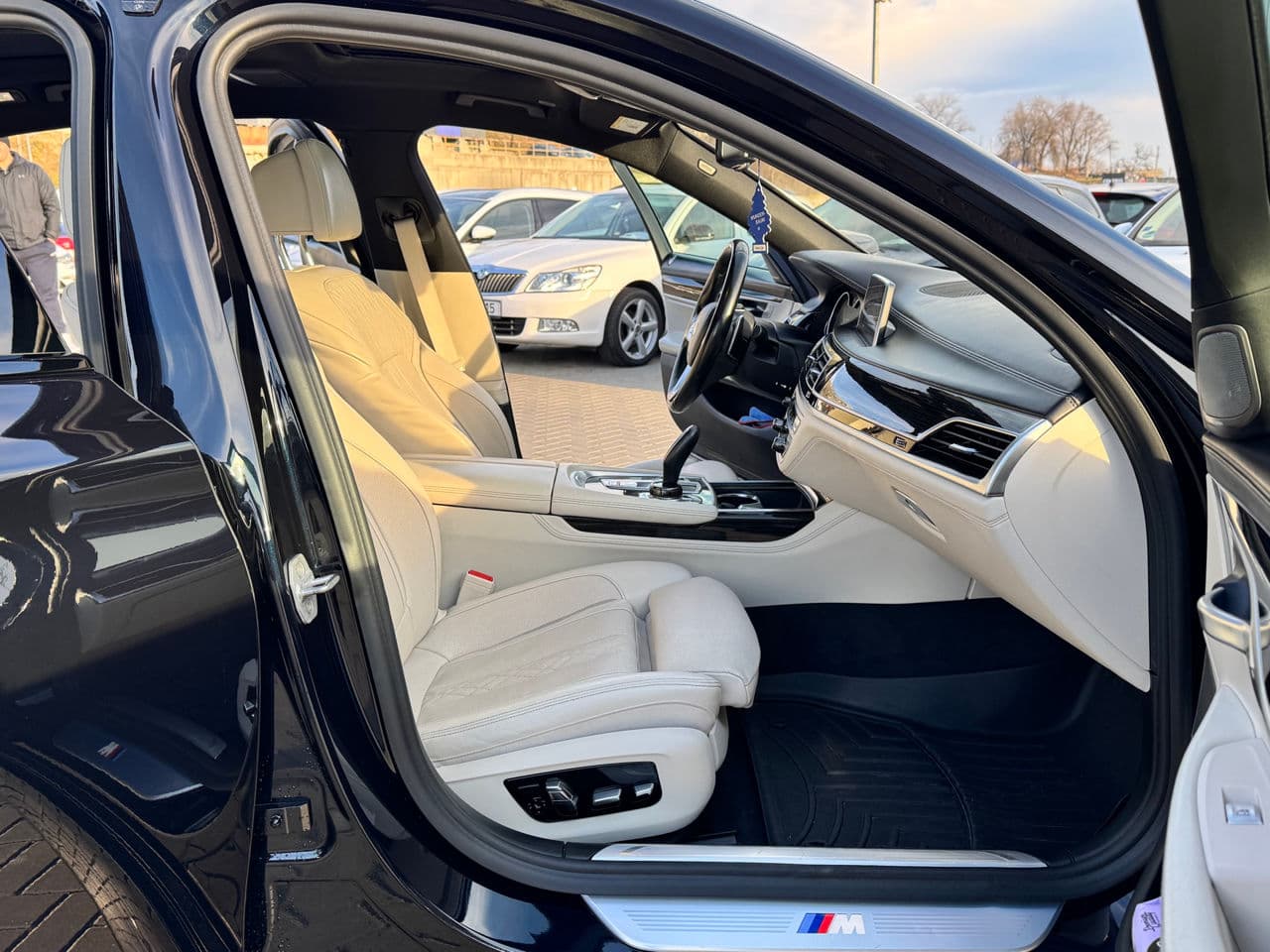 2017 BMW 740e — Miniatură 18