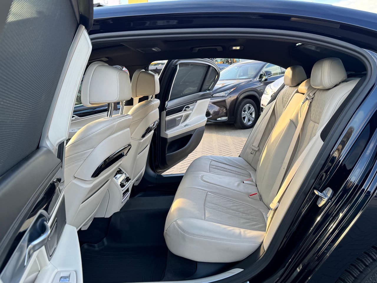 2017 BMW 740e — Miniatură 14