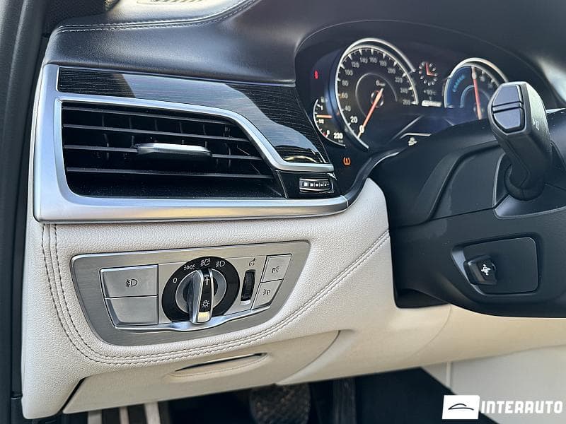 2017 BMW 740e — Miniatură 22
