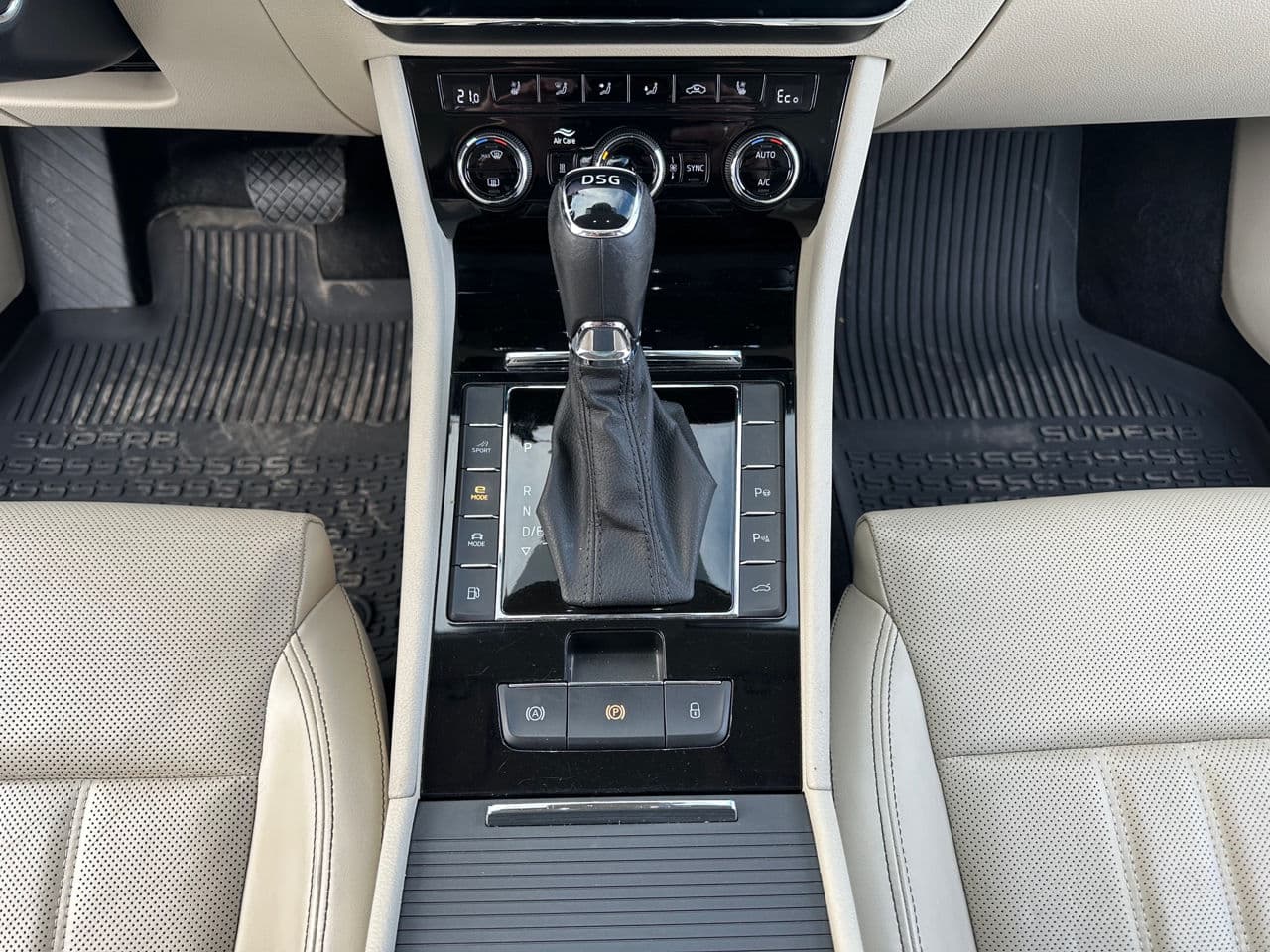 2020 Skoda Superb — Miniatură 13