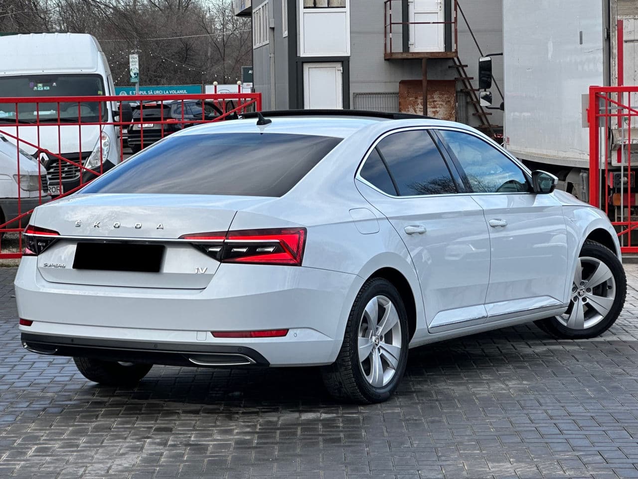 2020 Skoda Superb — Miniatură 3