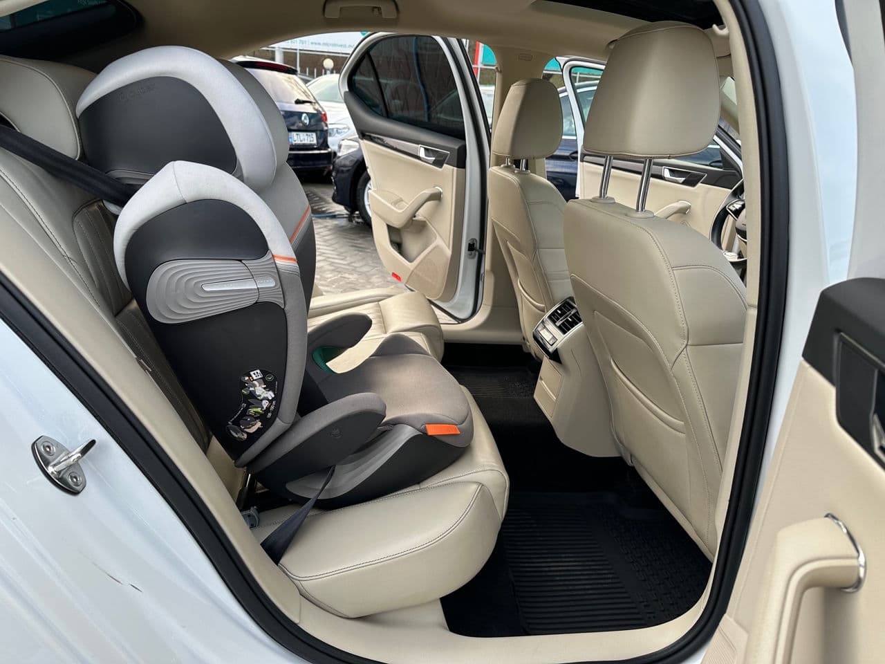 2020 Skoda Superb — Miniatură 15