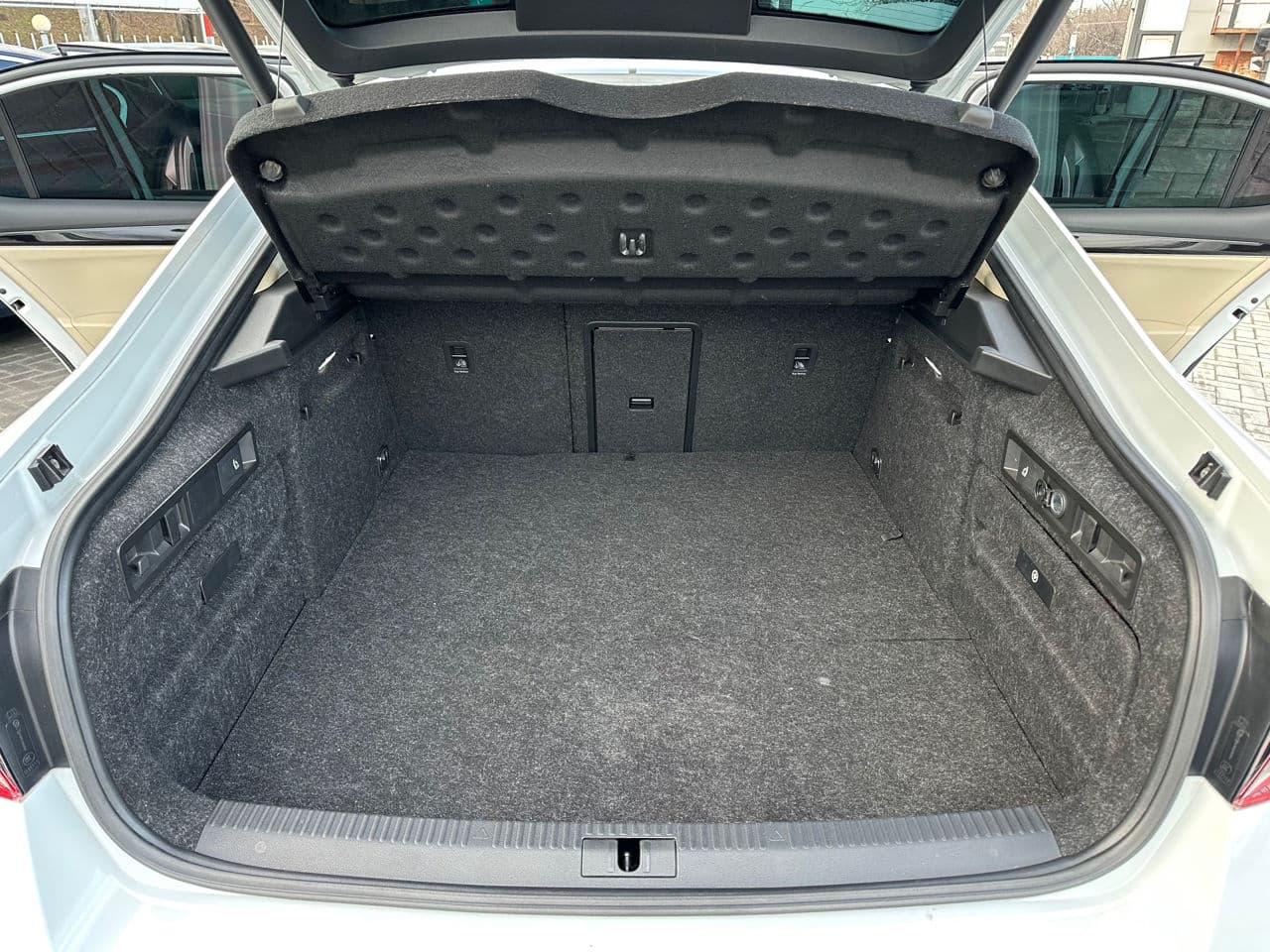 2020 Skoda Superb — Miniatură 17