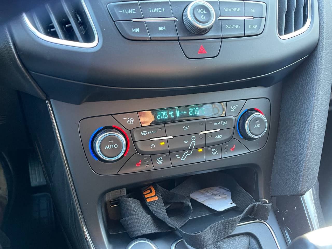 2017 Ford Focus — Miniatură 10