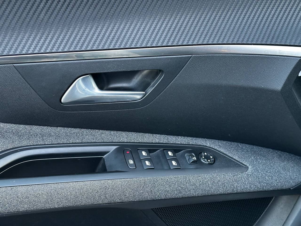2022 Peugeot 3008 — Miniatură 5