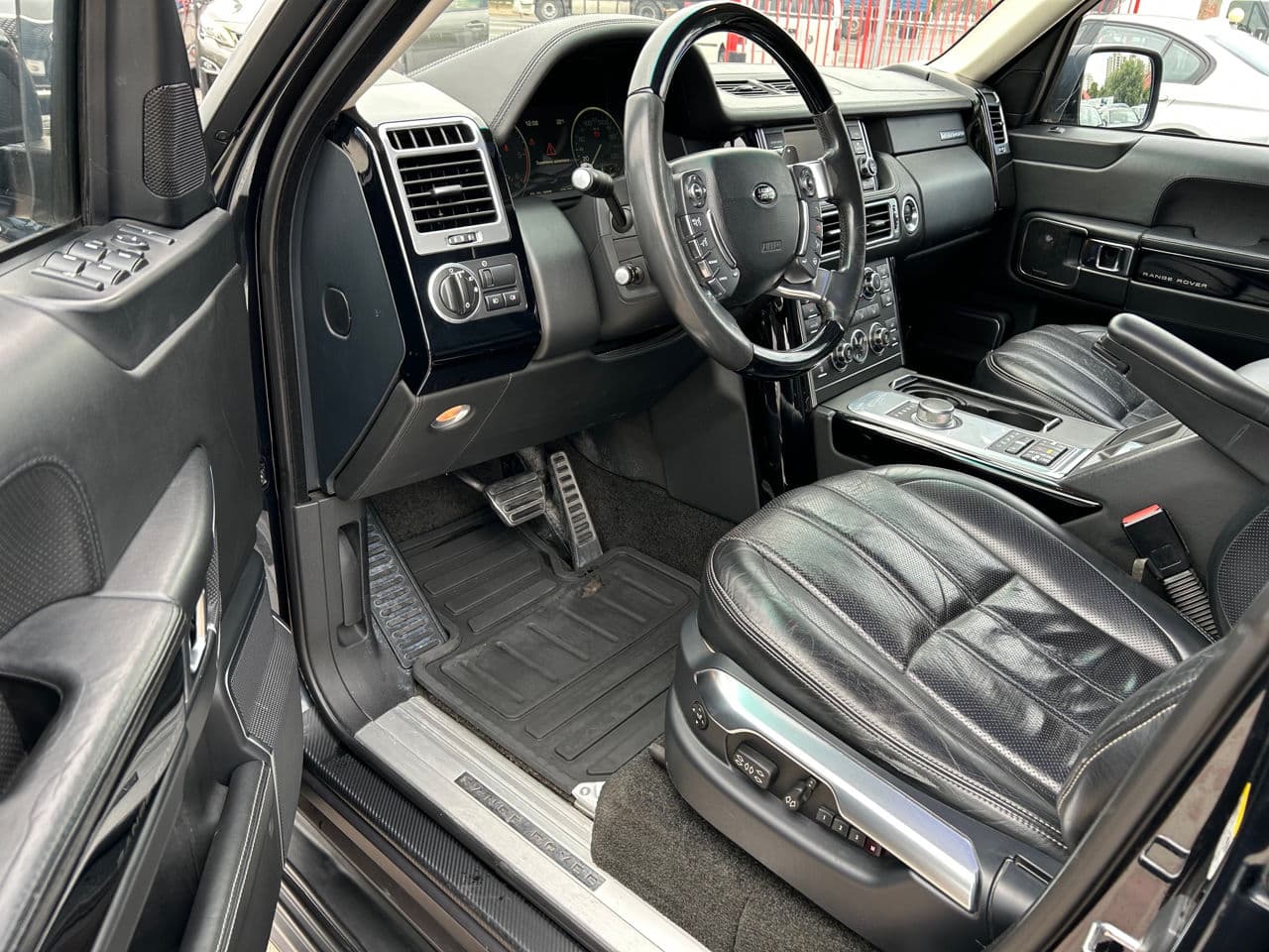 2011 Land Rover Range Rover Vogue — Miniatură 5