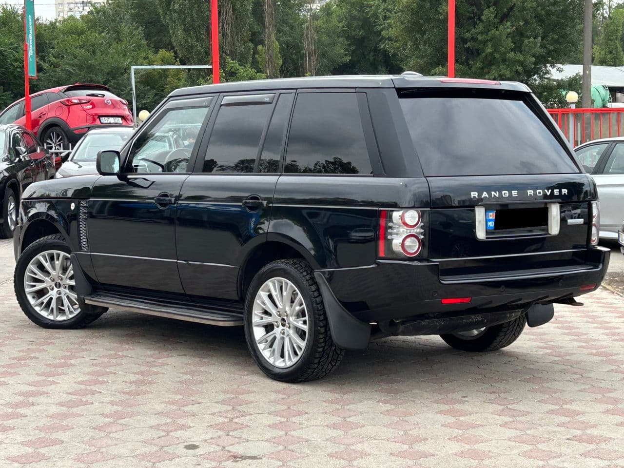 2011 Land Rover Range Rover Vogue — Miniatură 2