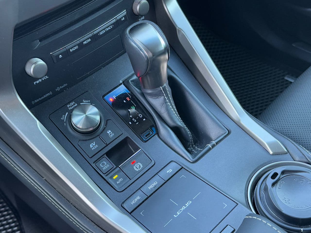 Lexus NX 300H 2018 — Миниатюра 12