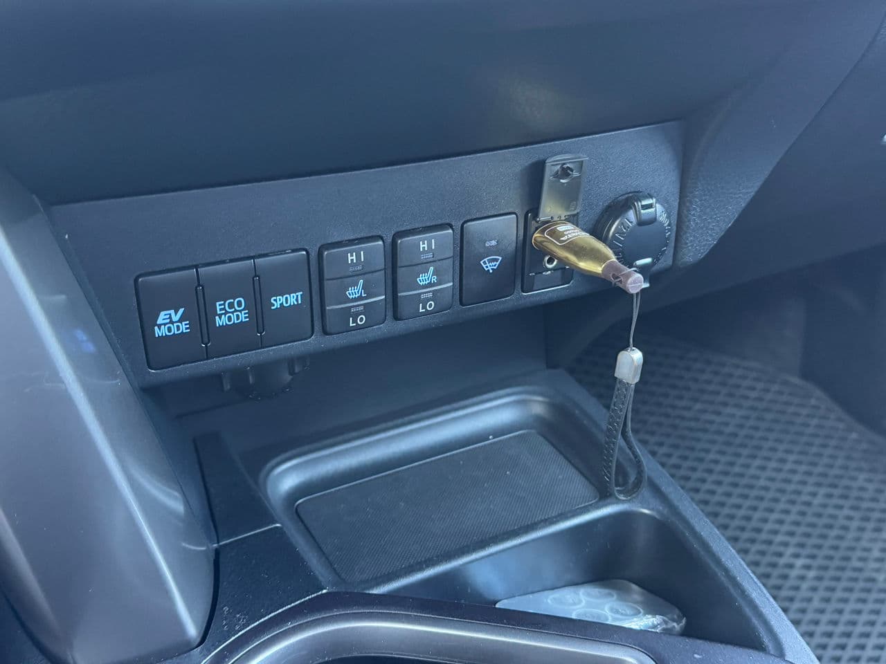 2018 Toyota Rav-4 — Miniatură 15