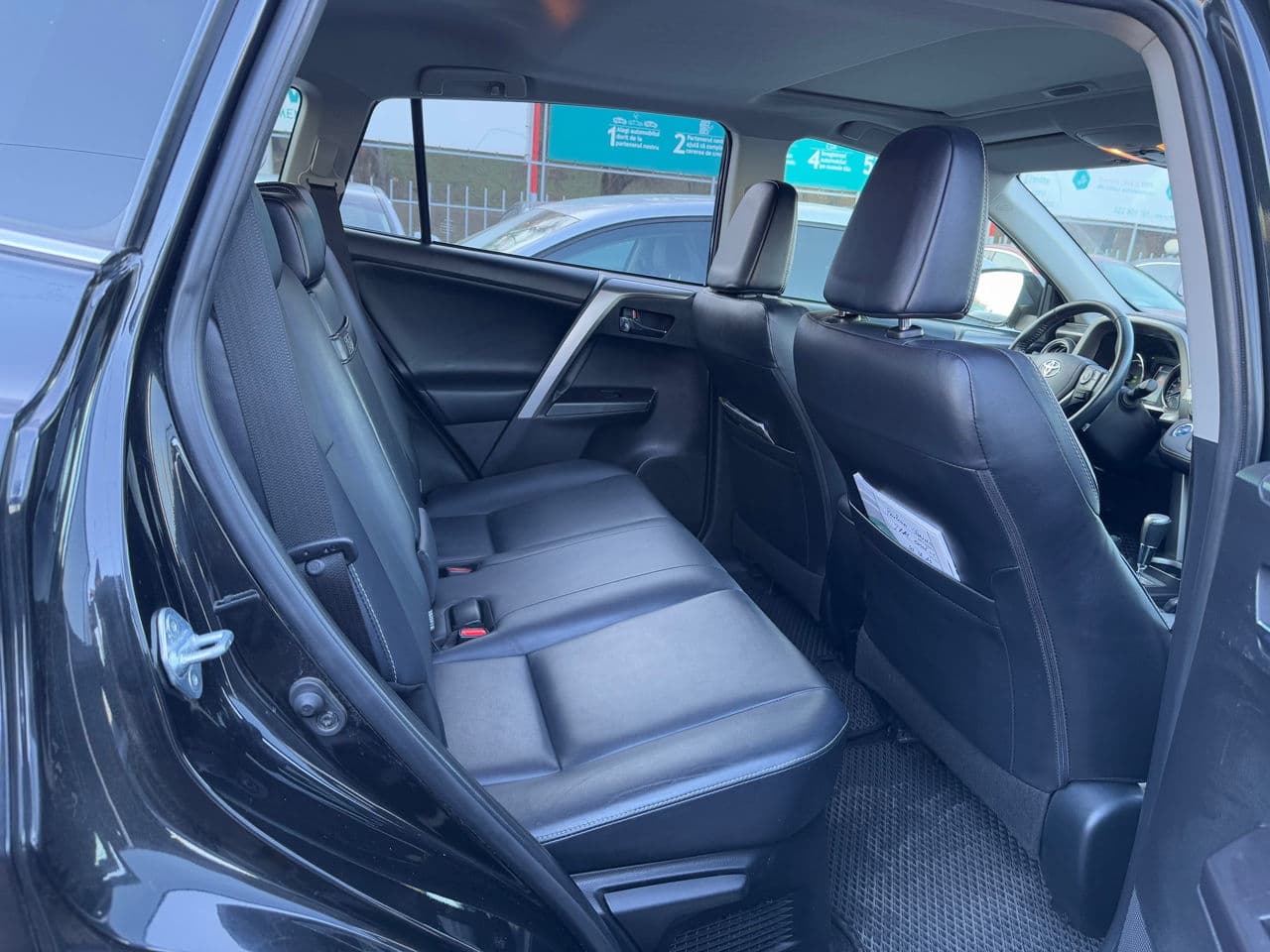 2018 Toyota Rav-4 — Miniatură 8