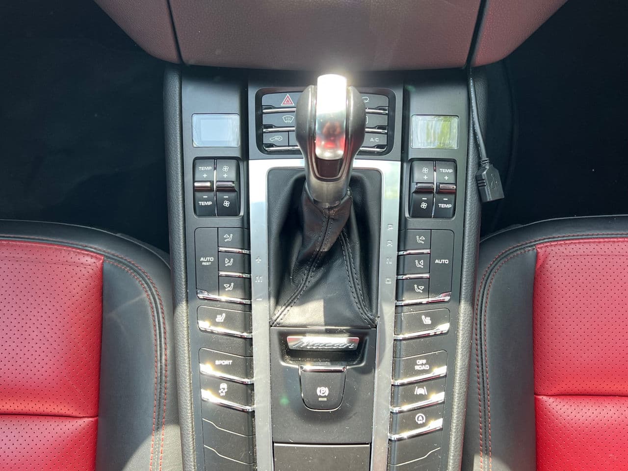 2016 Porsche Macan — Miniatură 13