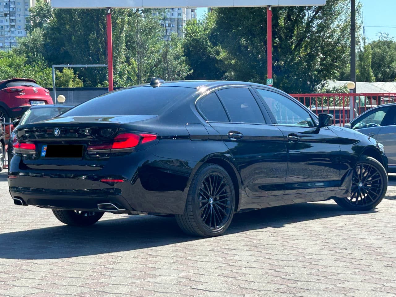 BMW 530e 2023 — Миниатюра 3