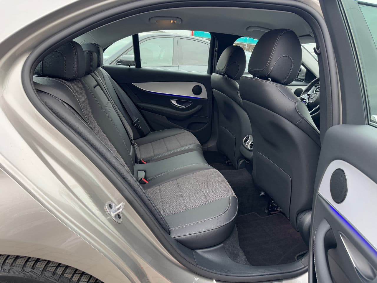 2023 Mercedes E 200 — Miniatură 8