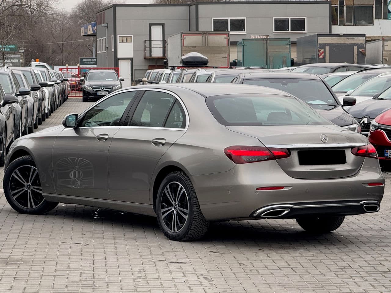 2023 Mercedes E 200 — Miniatură 4