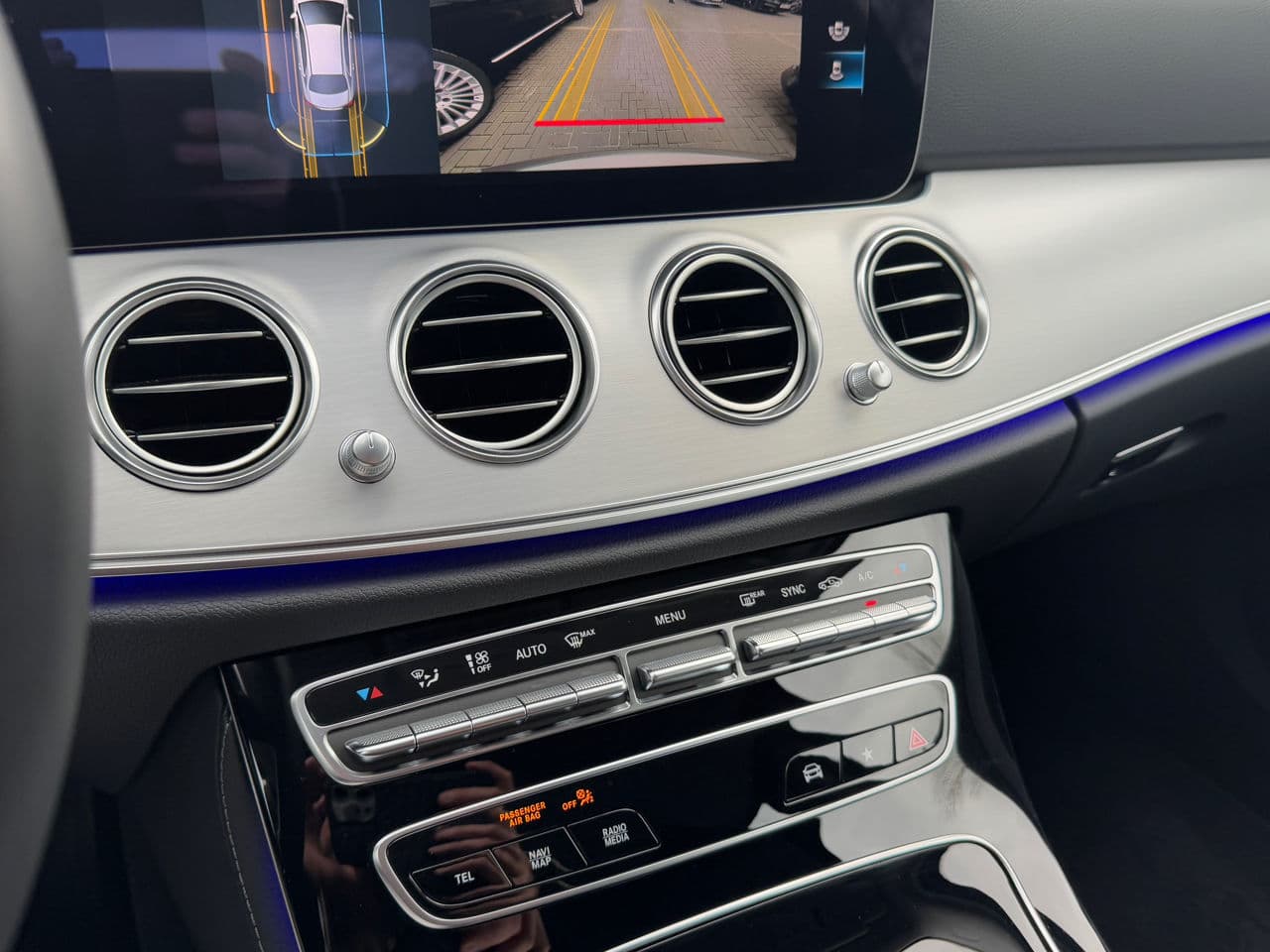 2023 Mercedes E 200 — Miniatură 13