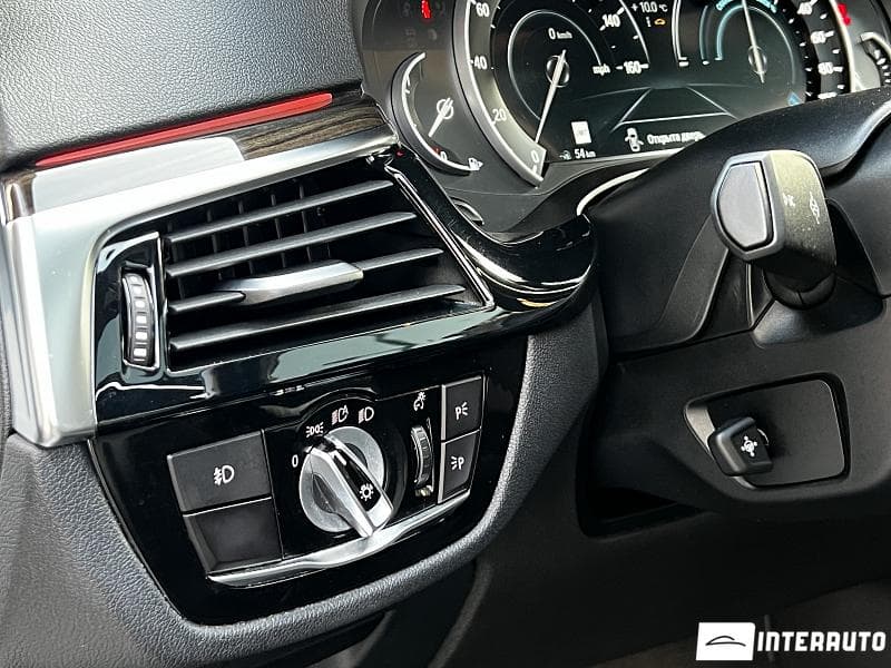 2018 BMW 530e — Miniatură 17
