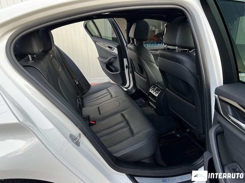 2018 BMW 530e — Miniatură 18