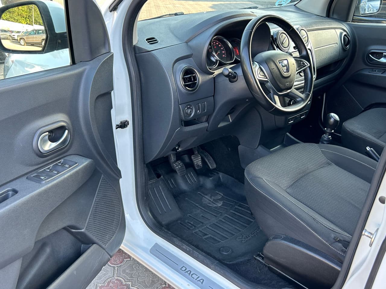 2020 Dacia Lodgy — Miniatură 5