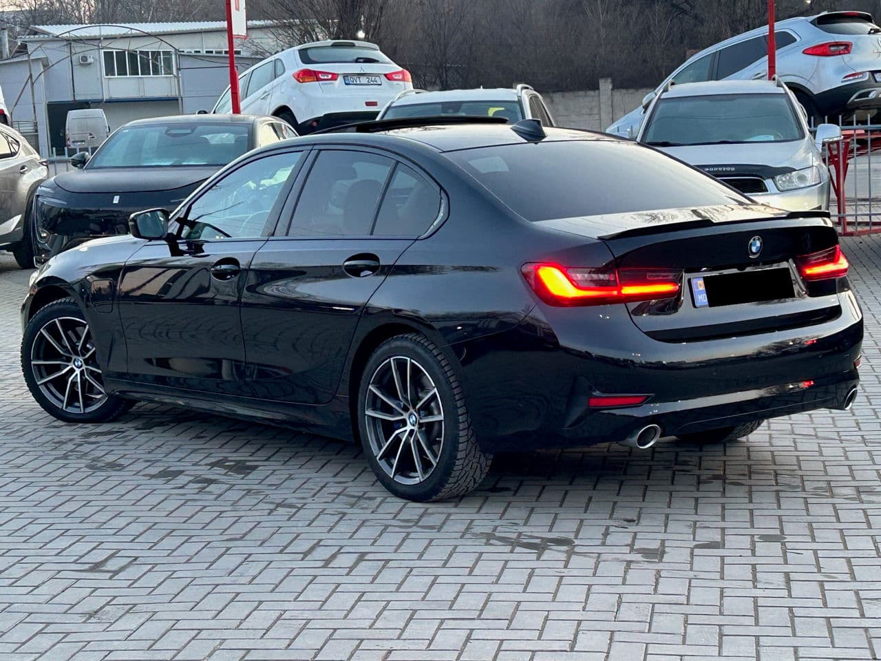 2020 BMW 330E — Miniatură 2