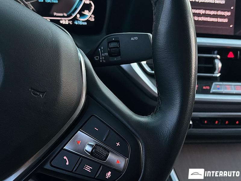 2020 BMW 330E — Miniatură 11