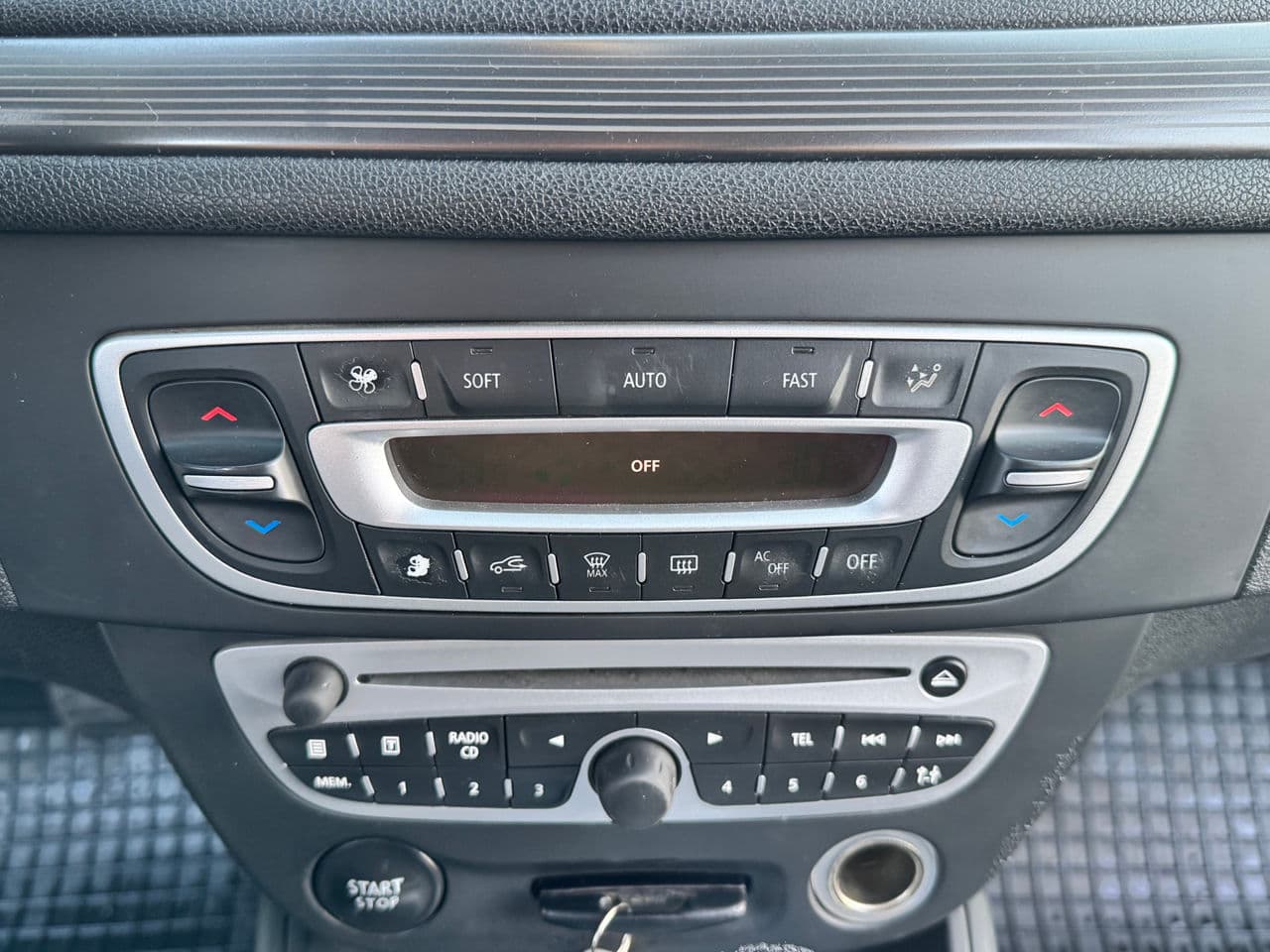 2011 Renault Megane — Miniatură 10