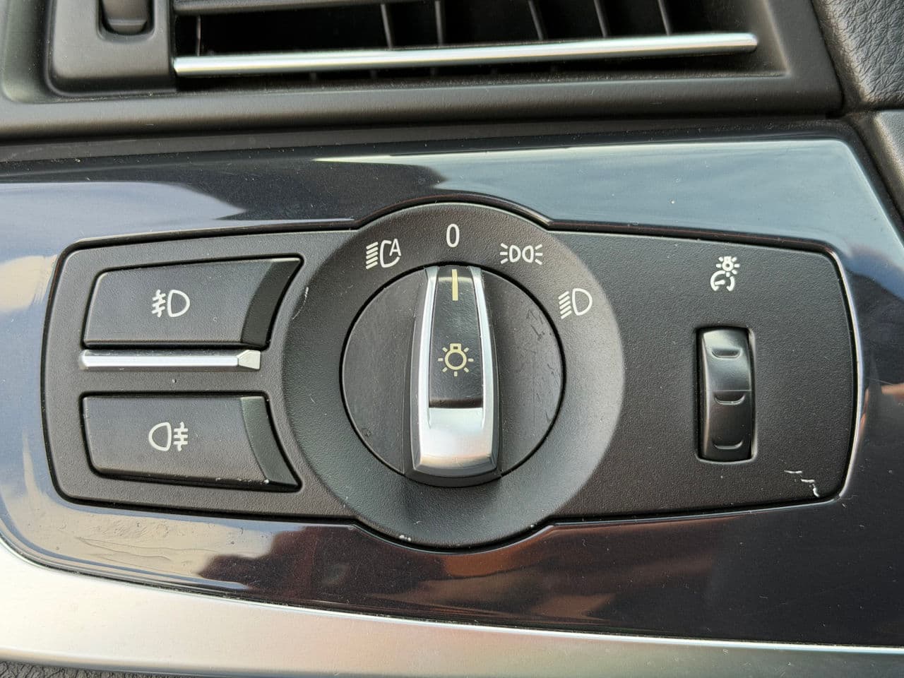 BMW 520 2016 — Миниатюра 8