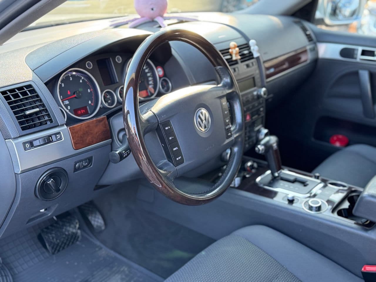 2005 Volkswagen Touareg — Miniatură 8