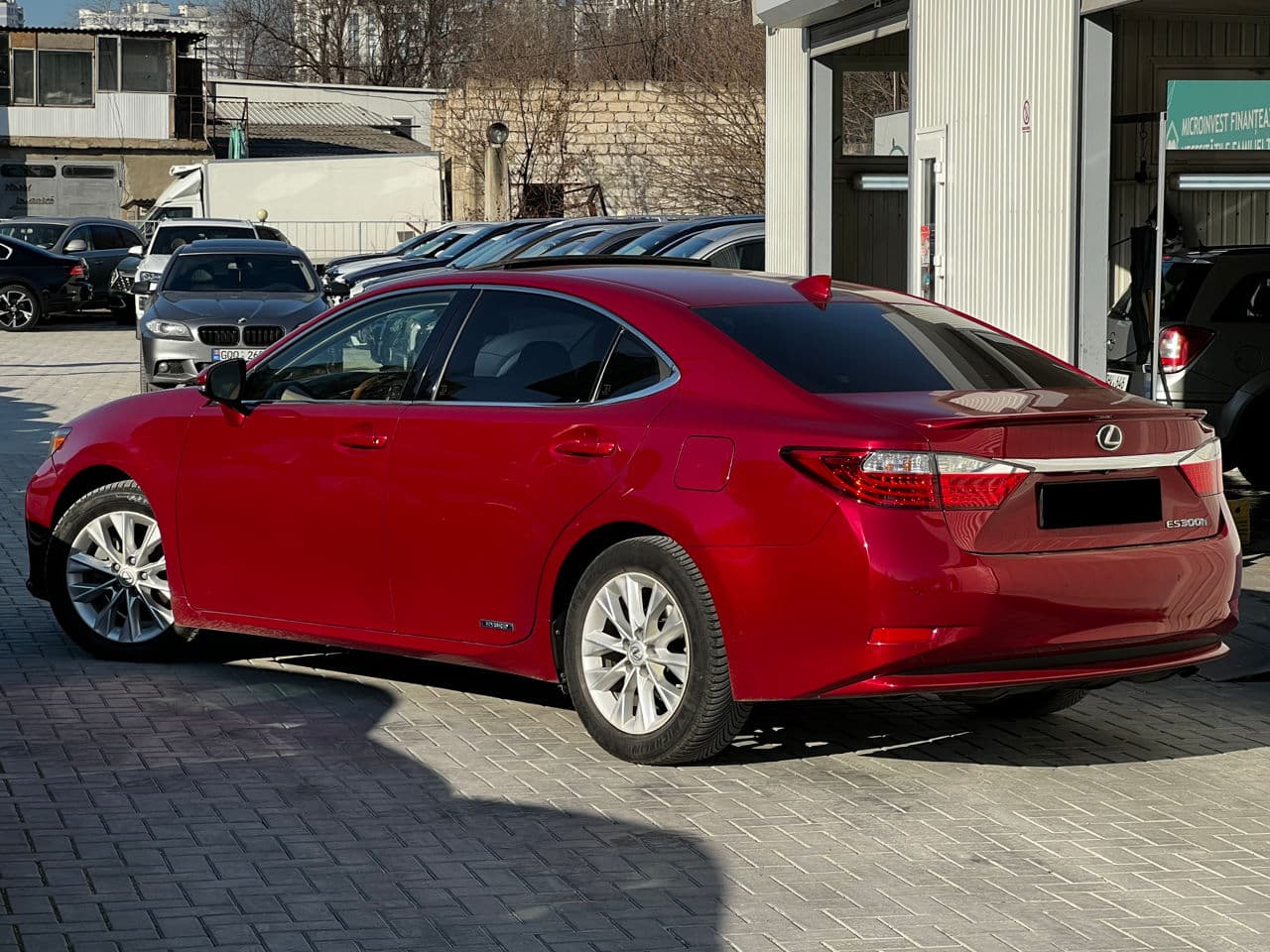 2015 Lexus ES 300h — Miniatură 2