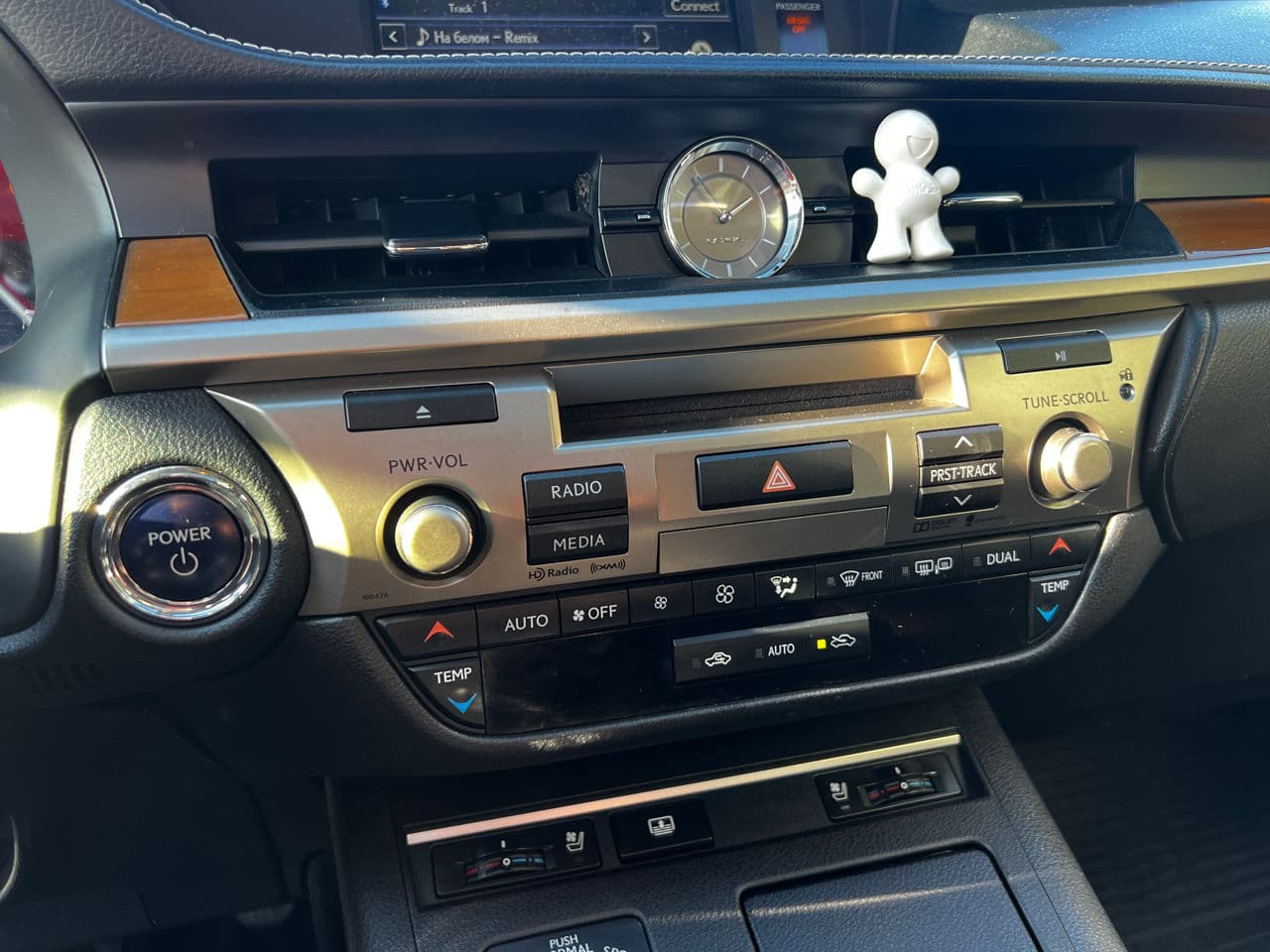 2015 Lexus ES 300h — Miniatură 10