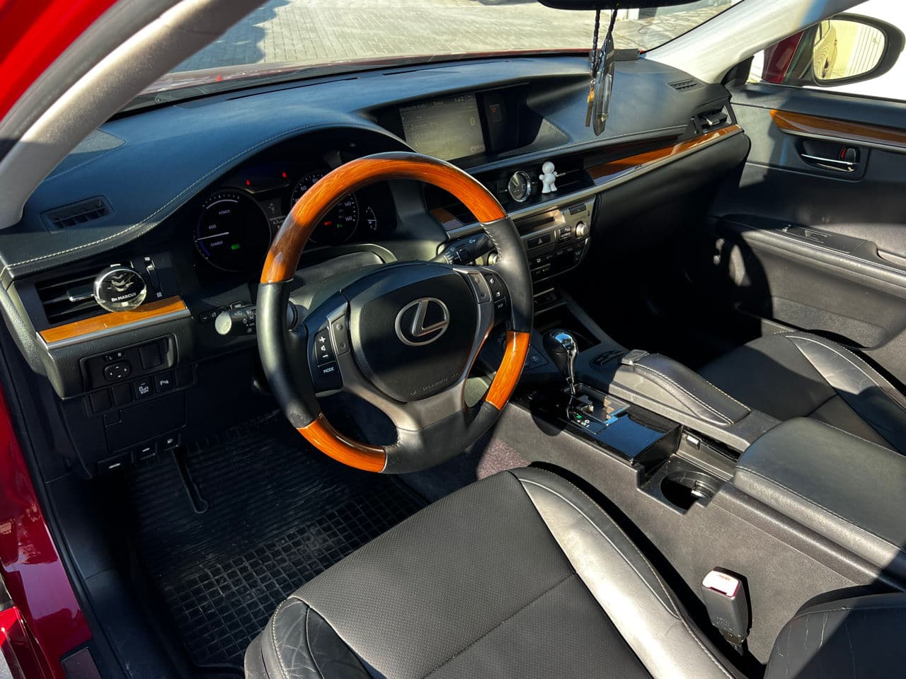 2015 Lexus ES 300h — Miniatură 5