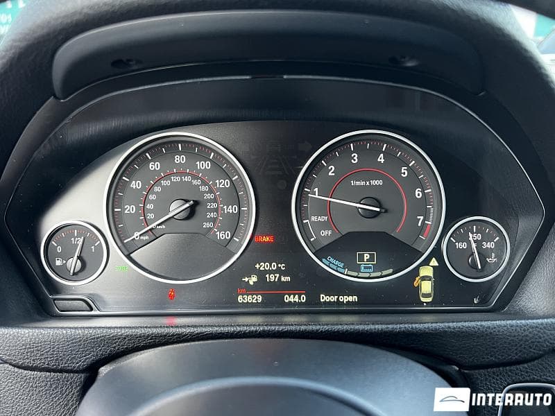 2017 BMW 330E — Miniatură 10