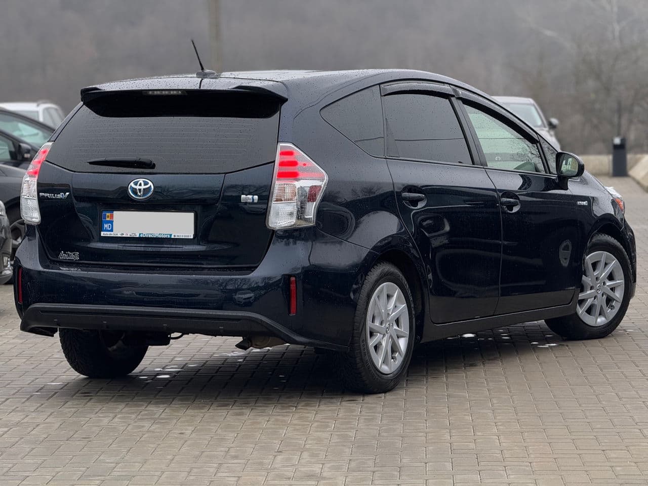 2017 Toyota Prius Plus / V — Miniatură 2