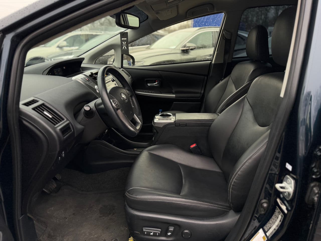 2017 Toyota Prius Plus / V — Miniatură 6