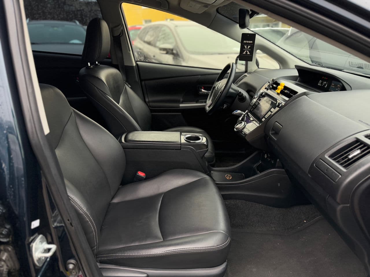 2017 Toyota Prius Plus / V — Miniatură 16