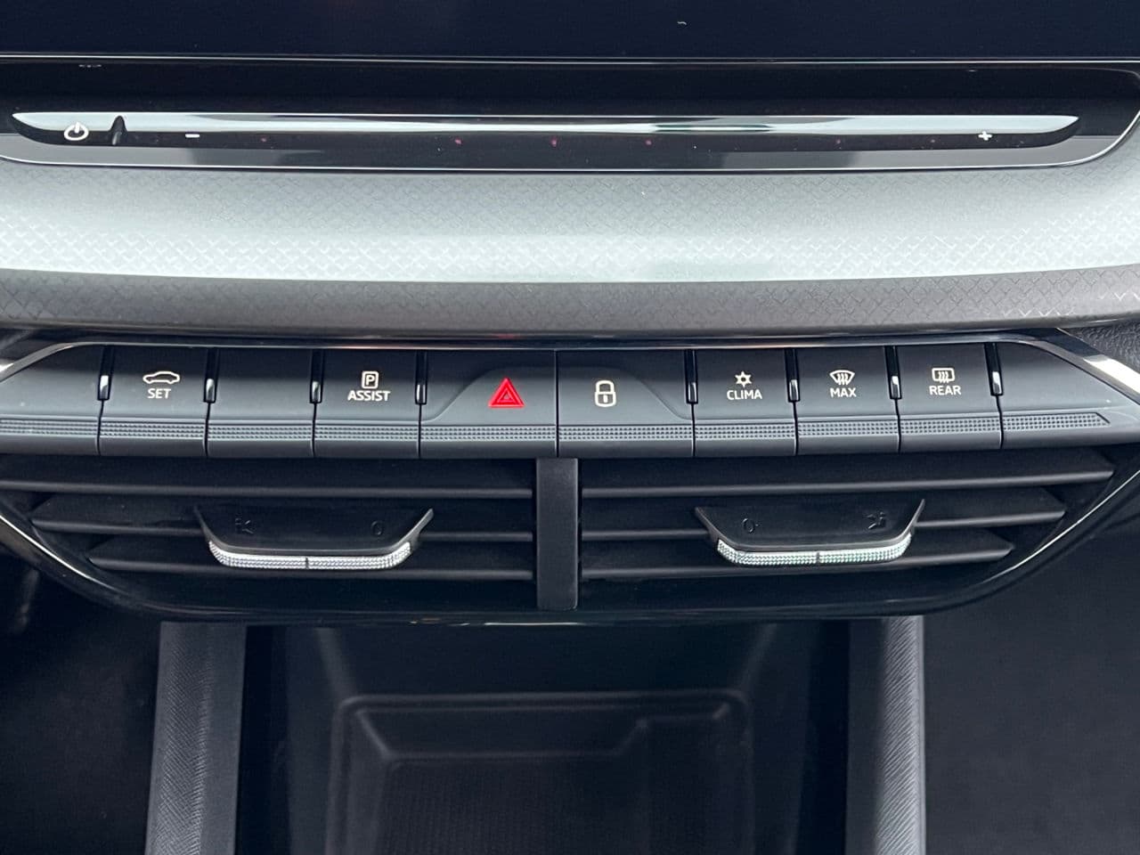 2021 Skoda Octavia — Miniatură 10