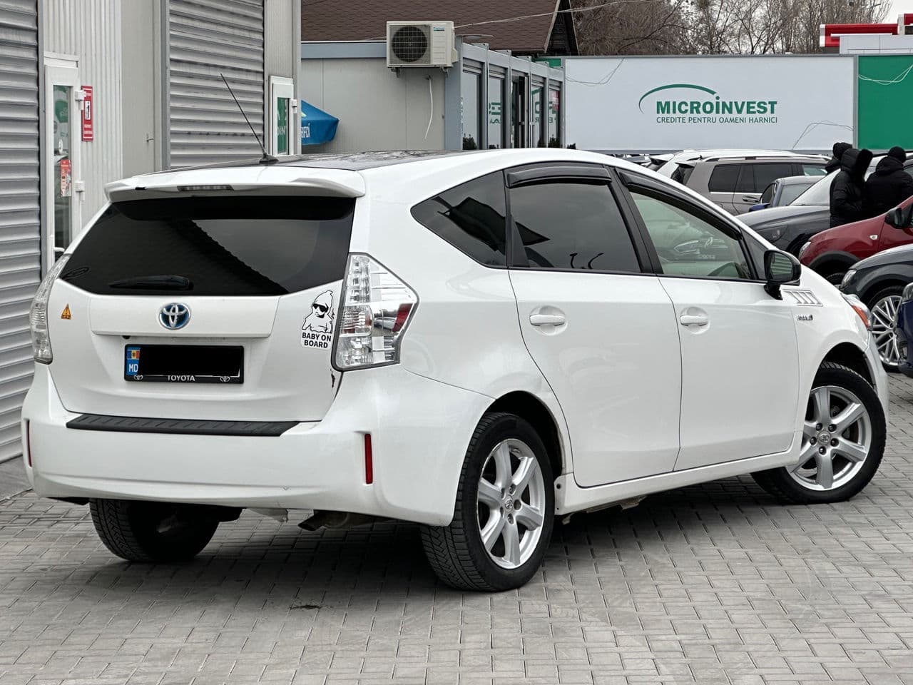 Toyota Prius Plus / V 2012 — Миниатюра 3