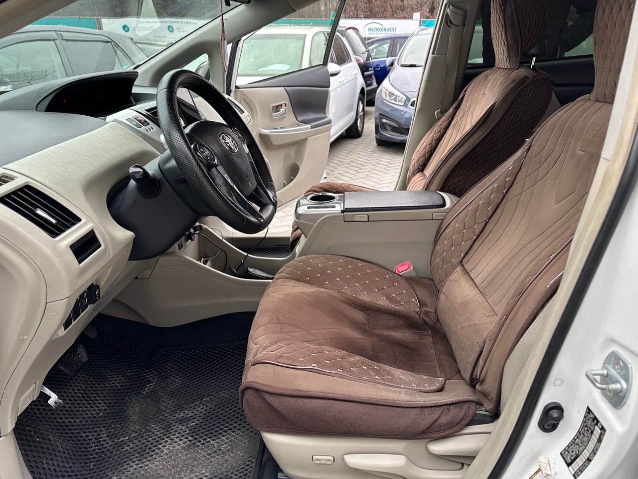 Toyota Prius Plus / V 2012 — Миниатюра 7