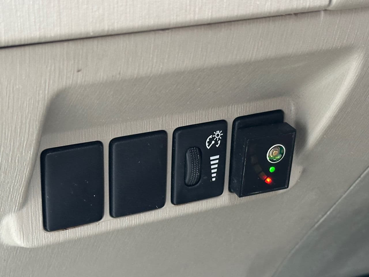 Toyota Prius Plus / V 2012 — Миниатюра 13