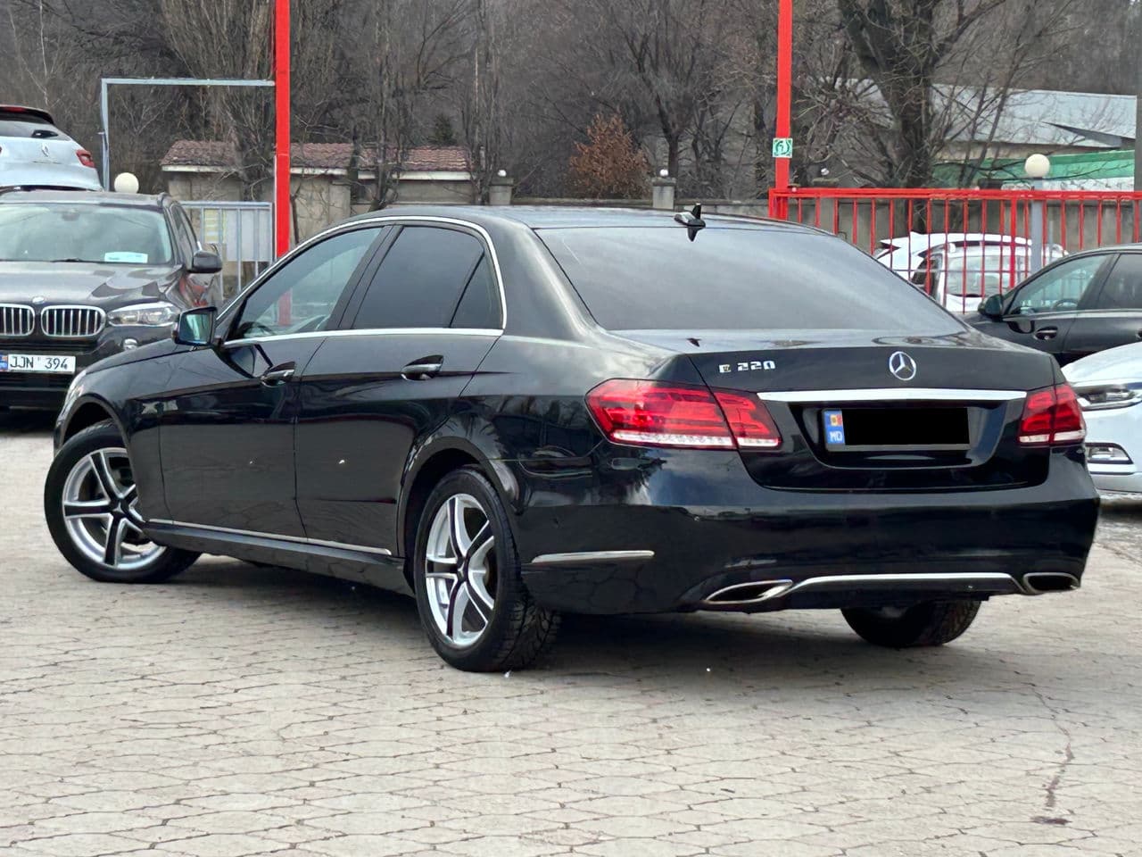 2016 Mercedes E 200 — Miniatură 2